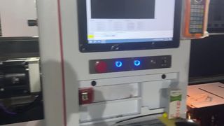 großer Rohrlaserschneider